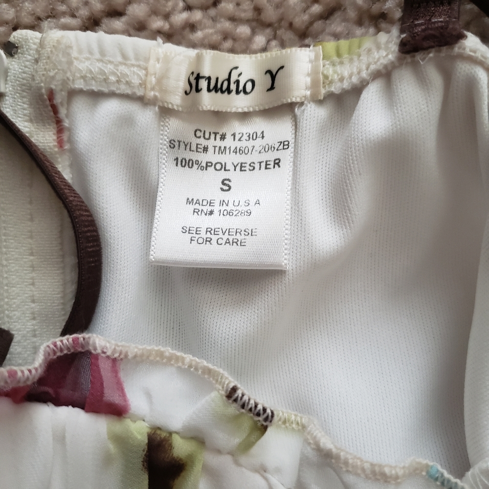 Top - Picture 2 of 3